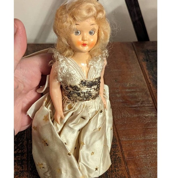 Vintage Doll with Blinking Eyes - Picture 2 of 6